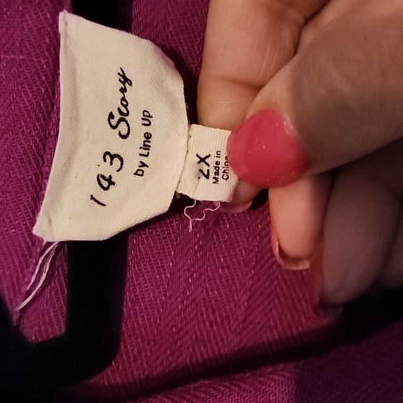 Women's long blouse size 2x magenta color with frayed stitching - Picture 4 of 4